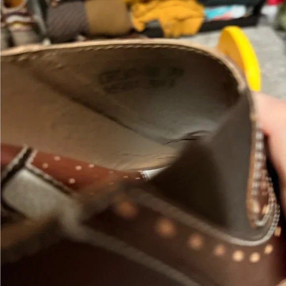 L'ATISTE Women's Brown Mules with Stitch Detail - Picture 4 of 7